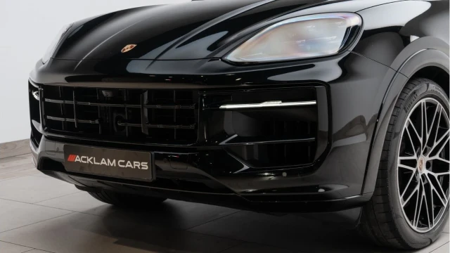 Porsche Cayenne (24 Reg) S 3.0 V6 E-Hybrid Coupe Image 5