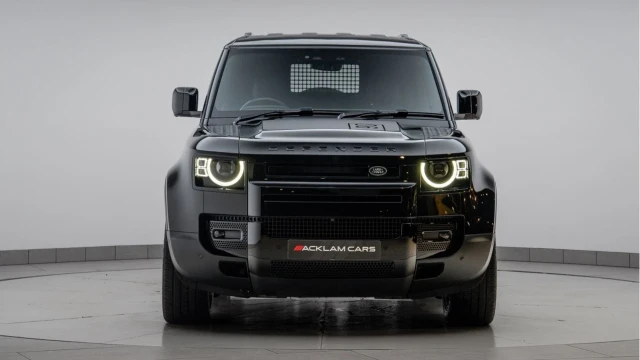 Land Rover Defender (23 Reg) 90 3.0 D250 SE Hard Top Commercial (+VAT) Image 7