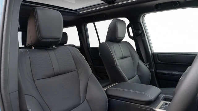 Toyota Land Cruiser (74 Reg) 2.8D First Edition (New Model) Image 3
