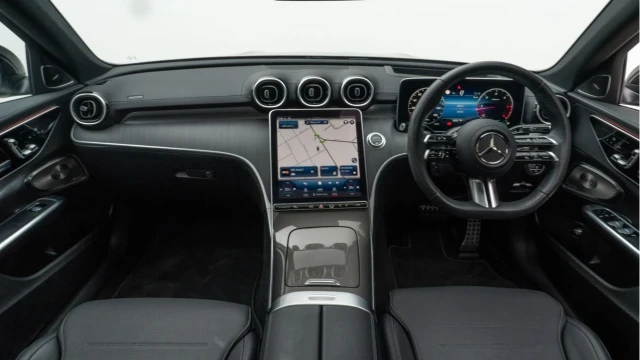 Mercedes-Benz C Class (73 Reg) C300 2.0D AMG Line Premium Plus Image 2