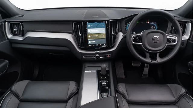 Volvo XC60 (22 Reg) 2.0 B4 R-Design Pro AWD Image 2