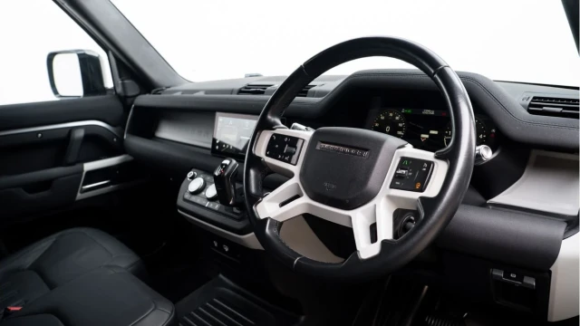 Land Rover Defender (21 Reg) 110 3.0 D250 SE Hard Top Commercial (3 Seat) (+VAT) Image 2