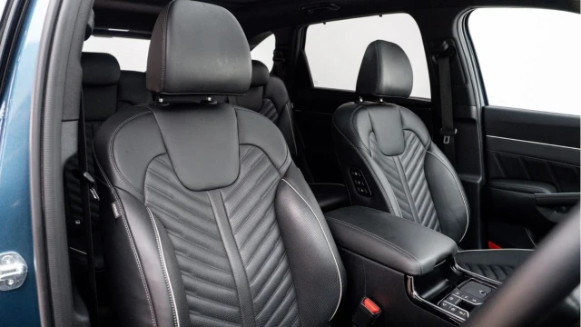 Kia Sorento (24 Reg) 4 2.2CRDI AWD (7 Seat) Image 3