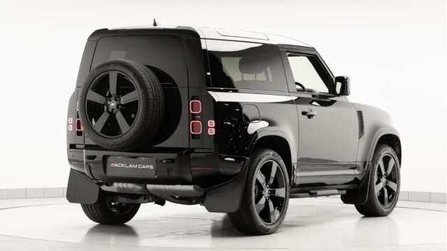 Land Rover Defender (25 Reg) 90 3.0 D350 X-Dynamic HSE (Black Pack) Image 6