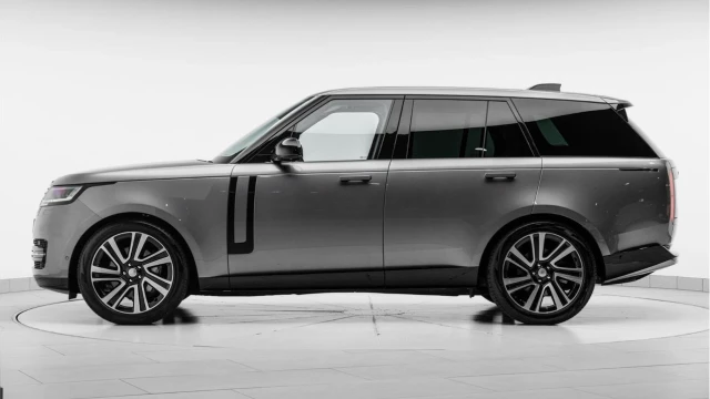 Land Rover Range Rover (23 Reg) 3.0 D300 SE Image 4