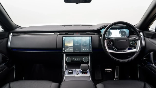 Land Rover Range Rover (72 Reg) 3.0 D350 Autobiography (Shadow Pack) Image 2
