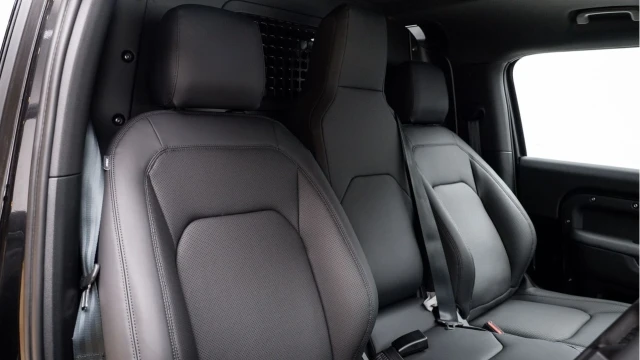 Land Rover Defender (75 Reg) 90 3.0 D250 X-Dynamic SE Hard Top Commercial (3 Seat) (+VAT) Image 3