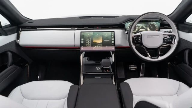 Land Rover Range Rover Sport (25 Reg) 4.4 V8 P530 Autobiography (Black Pack) Image 2
