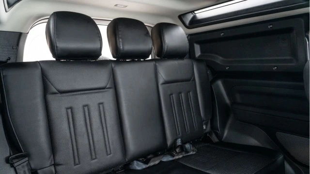 Land Rover Defender (24 Reg) 90 3.0 D250 Hard Top (5 Seat) (+VAT) Image 8