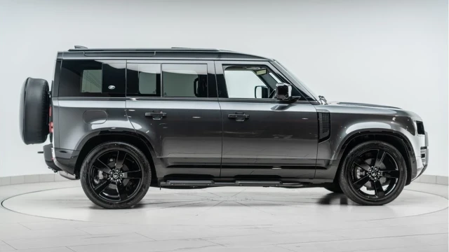 Land Rover Defender (73 Reg 110 3.0 D250 X-Dynamic HSE Image 6