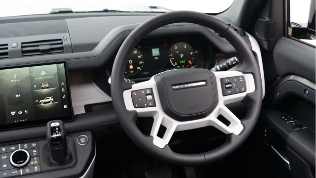 Land Rover Defender (25 Reg) 90 3.0 D350 X-Dynamic HSE (Bespoke) Image 4