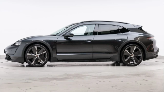 Porsche Taycan (72 Reg) Turbo Cross Turismo Image 4