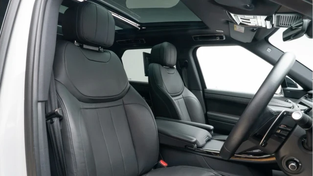 Land Rover Range Rover Sport (73 Reg) 3.0 D300 Dynamic SE (Black Pack) Image 3
