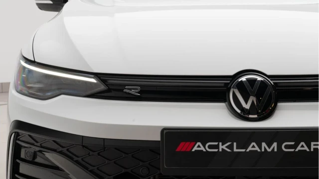 Volkswagen Golf (25 Reg) 2.0TDI Black Edition DSG (Mk8.5) (VAT Q) Image 8