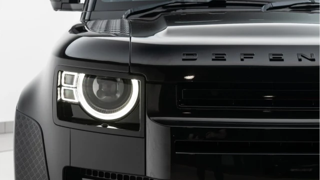 Land Rover Defender (71 Reg) 110 5.0 V8 P525 Image 8
