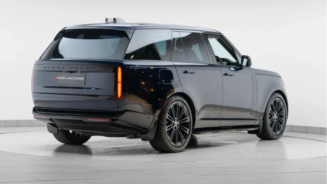 Land Rover Range Rover (73 Reg) 3.0 D350 SE (Black Pack) Image 6