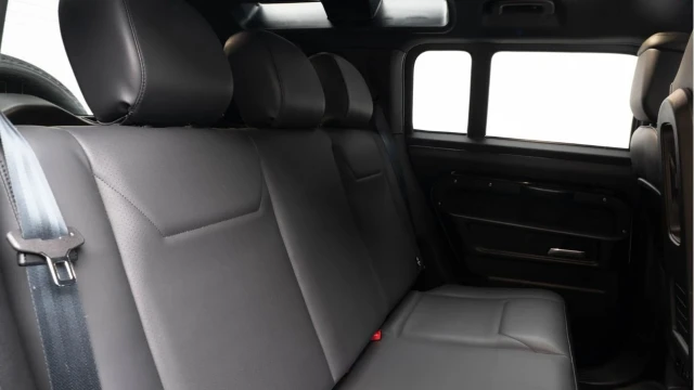 Land Rover Defender (25 Reg) 110 3.0 D250 X-Dynamic HSE Hard Top (6 Seat) (+VAT) Image 4