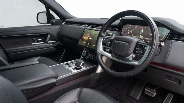 Land Rover Range Rover (72 Reg) 3.0 D350 HSE (Black Pack) Image 8