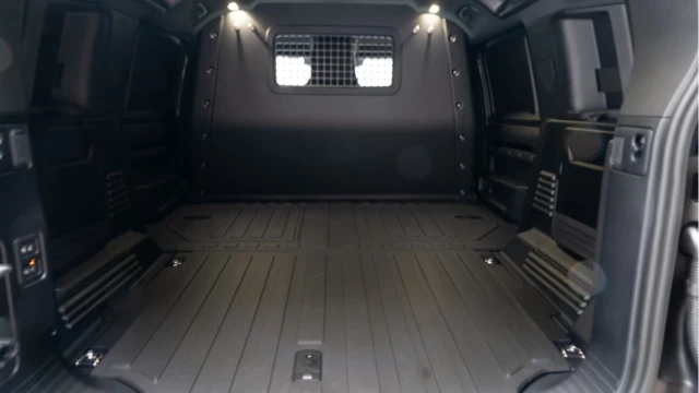 Land Rover Defender (25 Reg) 110 3.0 D350 X-Dynamic HSE Hard Top Commercial (3 Seat) (+VAT) Image 4