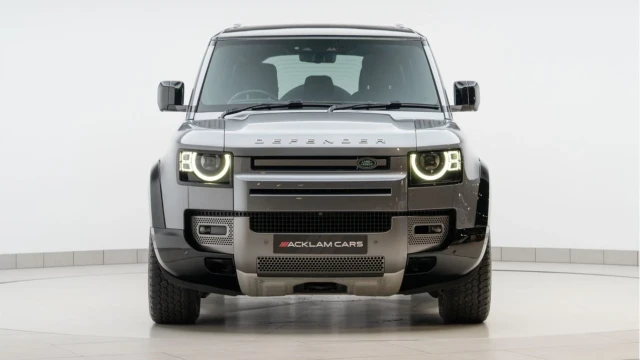 Land Rover Defender (73 Reg) 110 3.0 D300 X-Dynamic HSE Image 7