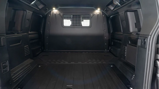Land Rover Defender (25 Reg) 110 3.0 D250 X-Dynamic HSE Hard Top Commercial (3 Seat) (+VAT) Image 4