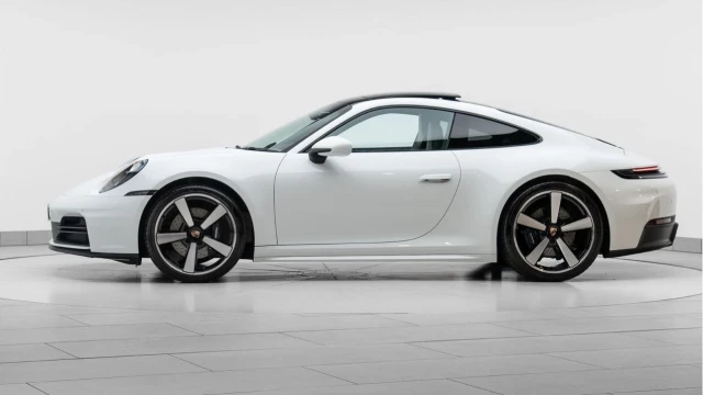 Porsche 911 (25 Reg) 3.0 Carrera PDK Coupe (992.2) Image 4