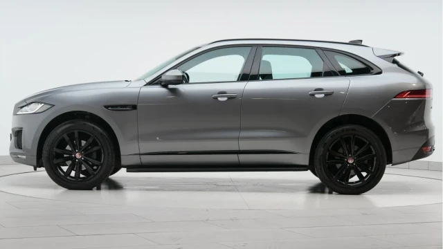 Jaguar F-pace (69 Reg) 2.0 20D Chequered Flag Image 4