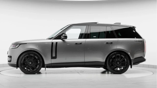 Land Rover Range Rover (24 Reg) 3.0 D300 SE (Shadow Pack) Image 4