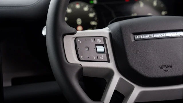 Land Rover Defender (75 Reg) 110 3.0 D250 S (Bespoke) Image 7