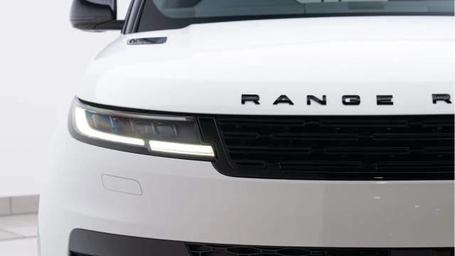 Land Rover Range Rover Sport (23 Reg) 3.0 D300 Dynamic SE (Black Pack) Image 7