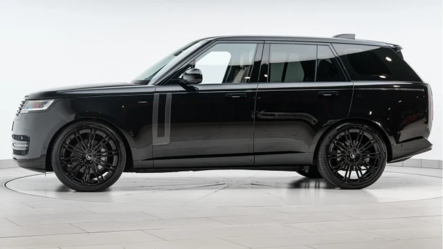 Land Rover Range Rover (24 Reg) 3.0 D300 SE (Shadow Pack) Image 5