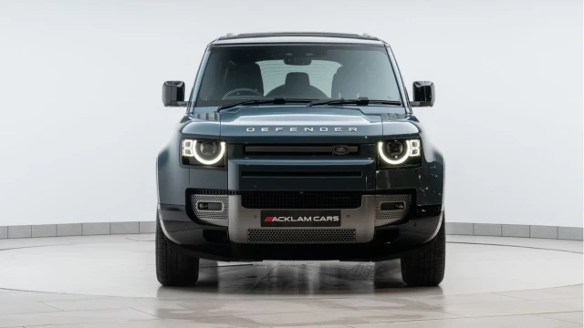 Land Rover Defender (23 Reg) 110 3.0 D250 X-Dynamic SE (7 Seat) Image 7