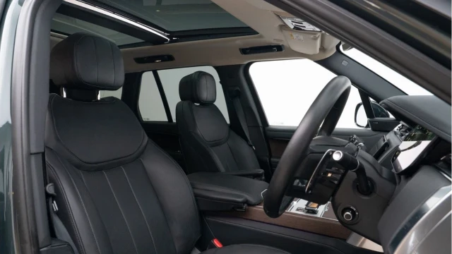 Land Rover Range Rover (24 Reg) 3.0 D300 SE (Shadow Pack) Image 3