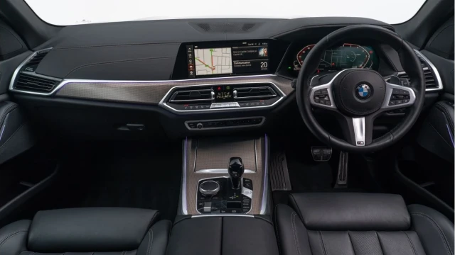 BMW X5 (72 Reg) 3.0 30D M Sport xDrive Image 2
