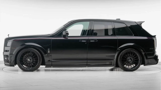 Rolls-Royce Cullinan (23 Reg) 6.75 V12 Black Badge (URBAN Widetrack) Image 4