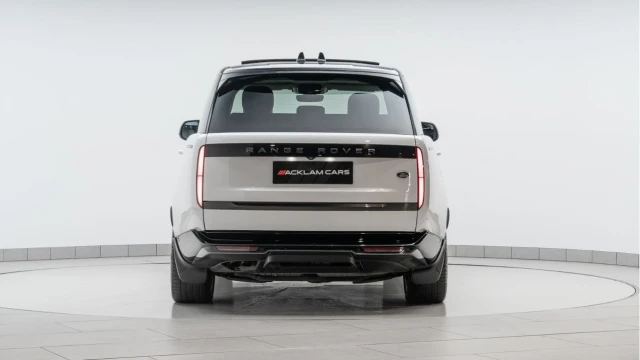 Land Rover Range Rover (72 Reg) 3.0 D350 SE (Shadow Pack) Image 5