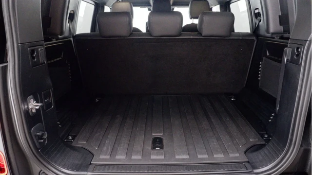 Land Rover Defender (75 Reg) 110 3.0 D250 S Hard Top Commercial (3 Seat) (+VAT) Image 5