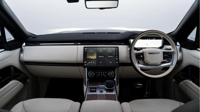 Land Rover Range Rover (23 Reg) 4.4 V8 P530 Autobiography LWB 7 Seat (SV Satin) Image 2