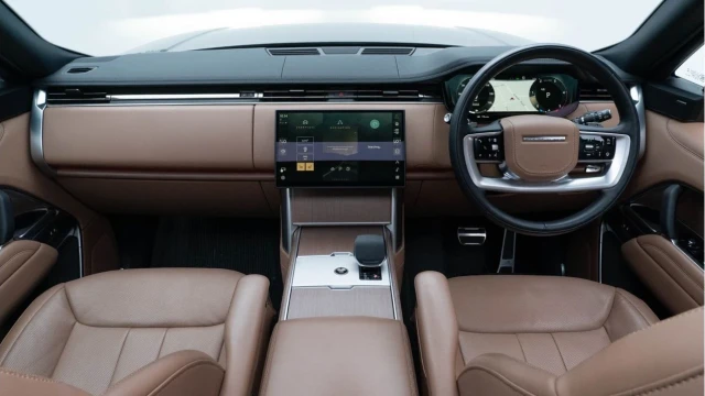 Land Rover Range Rover (74 Reg) 3.0 D300 SE Image 2
