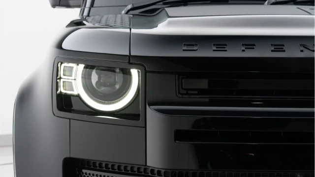 Land Rover Defender (25 Reg) 90 3.0 D350 X-Dynamic HSE (Black Pack) Image 8