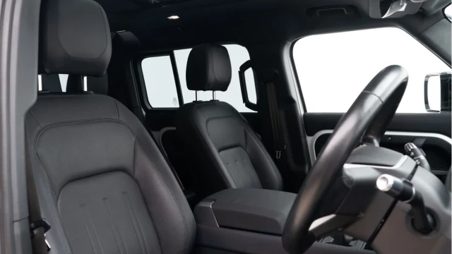 Land Rover Defender (22 Reg) 110 3.0 D250 S (Explorer) Image 3