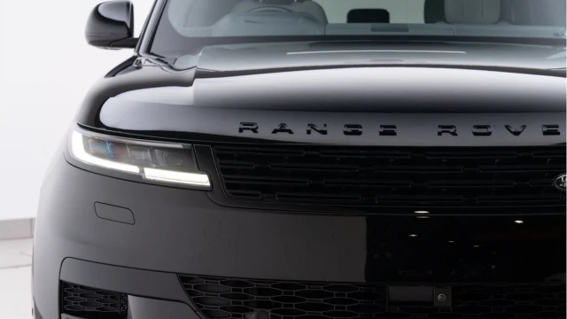 Land Rover Range Rover Sport (72 Reg) 3.0 D350 Autobiography (Black Pack) Image 6