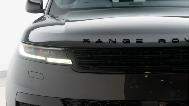 Land Rover Range Rover Sport (23 Reg) 3.0 D350 Autobiography (Black Pack) Image 7