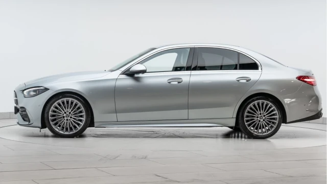 Mercedes-Benz C Class (73 Reg) C300 2.0D AMG Line Premium Image 4