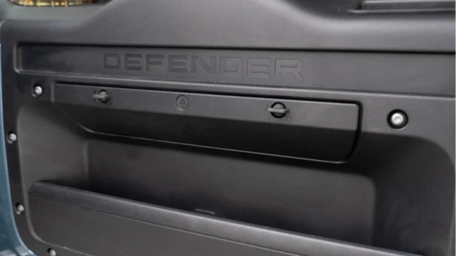 Land Rover Defender (23 Reg) 90 3.0 D250 Hard Top Commercial (+VAT) Image 5
