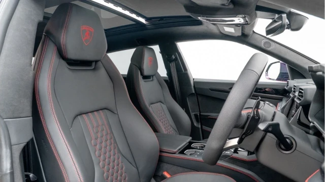 Lamborghini Urus (25 Reg) 4.0 V8 SE Hybrid Image 3