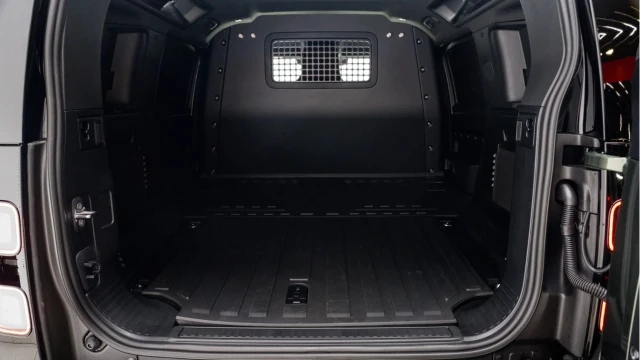 Land Rover Defender (75 Reg) 110 3.0 D250 S Hard Top Commercial (3 Seat) (+VAT) Image 5