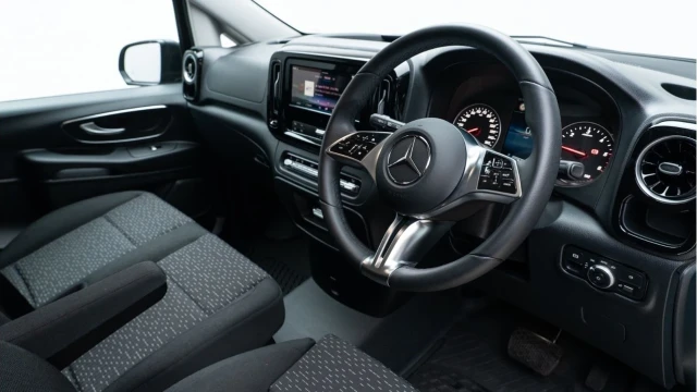Mercedes-Benz Vito (24 Reg) 119 2.0D Crew Select LWB (6 Seat) (+VAT) Image 7