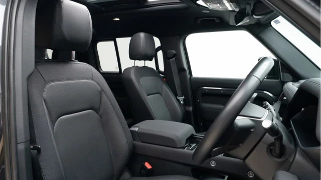 Land Rover Defender (72 Reg) 110 3.0 D250 X-Dynamic SE (Black Pack) Image 3