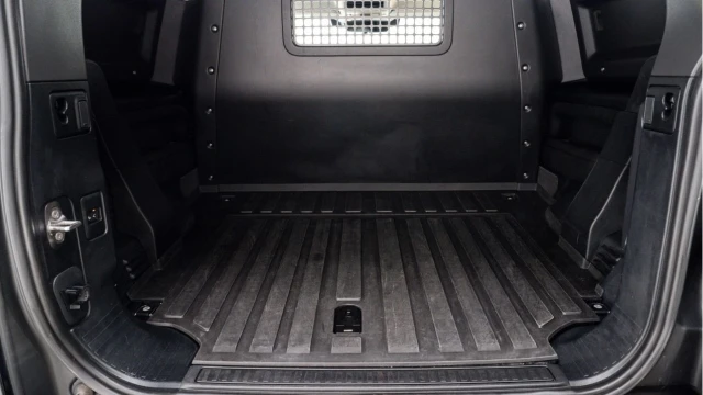 Land Rover Defender (73 Reg) 90 3.0 D250 HSE Hard Top Commercial (3 Seat) (+VAT) Image 2